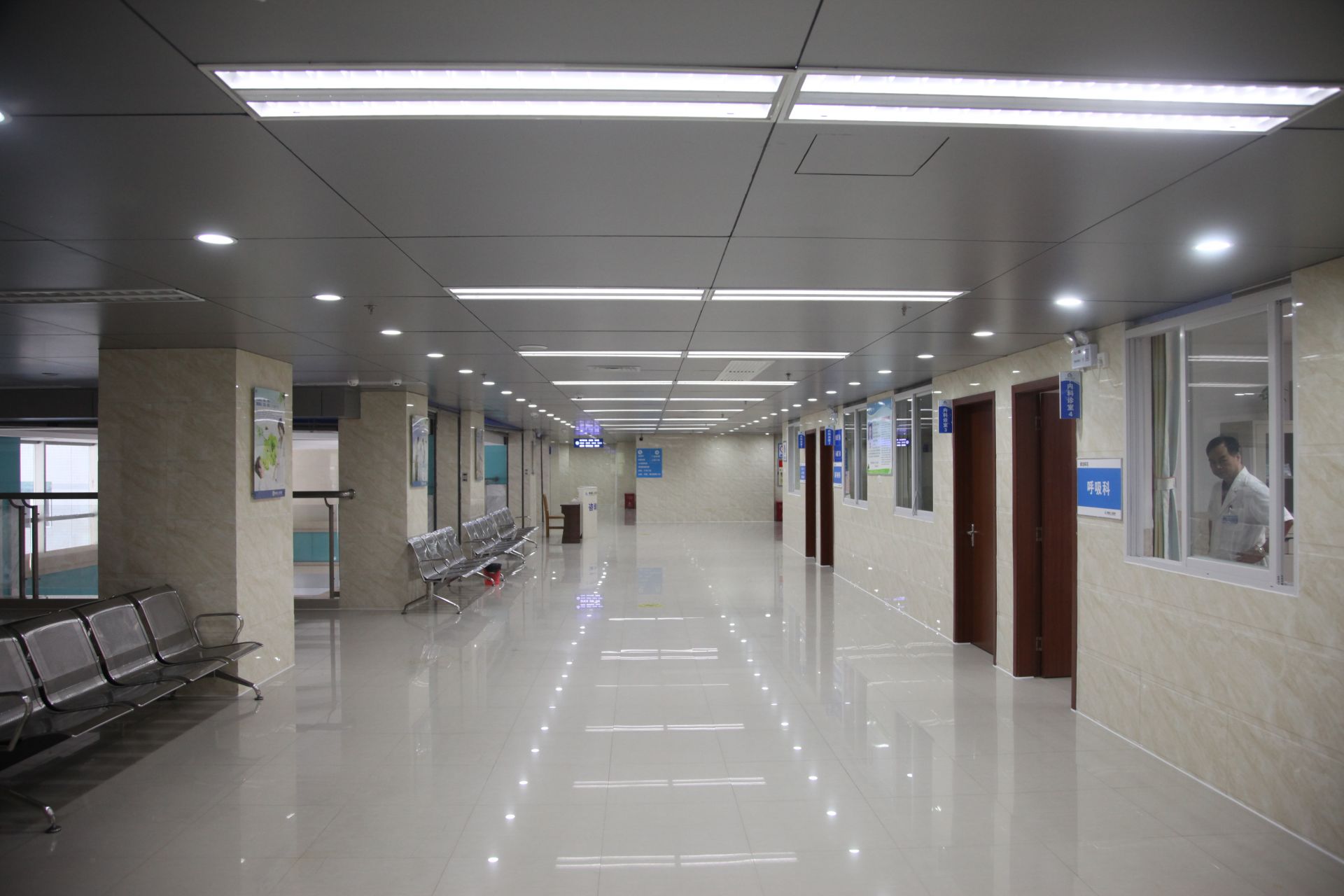 防城区人民医院室内实图.JPG js3845金沙线路(中国)有限公司
